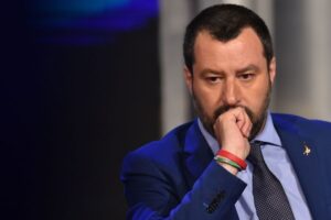 Ministro del Interior niega recibir barco con 224 inmigrantes