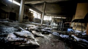 Alcalde suspende clases en Liceo Amunátegui  por todo el 2018 tras incendio durante toma