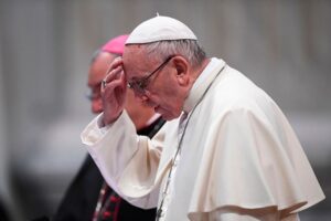 Papa asegura que podría aceptar la renuncia de más obispos