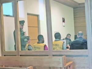 Dos colombianos y un chileno condenados en libertad por amenazar a taxista con arma de fogueo