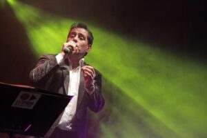 Comunidad apoyó y disfrutó a los artistas que se presentaron en la primera jornada del “Festival del Cantar Vecinal”