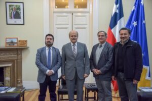 Salmonicultores se reúnen con el intendente Matheson
