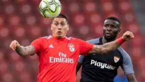 Duelo de chilenos: Nico Castillo y Mauricio Isla chocarán en Champions