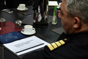 Gobernador Arcos presentó nuevo reglamento de subsidio aéreo