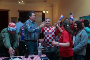 Comunidad croata en Punta Arenas celebró con todo paso a la final del Mundial