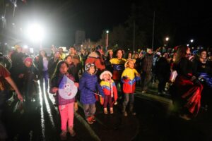 Fiesta multicultural: extranjeros y chilenos de otras ciudades marcaron el Carnaval
