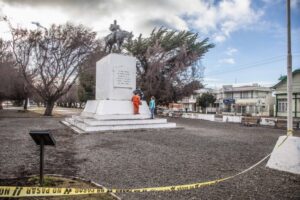 Instalan luminarias en doce  monumentos de Punta Arenas