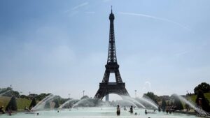 Empleados de la Torre Eiffel amenazan con ir a huelga