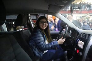 Joven de 20 años y sin licencia de conducir fue la ganadora del auto que sorteó Zonaustral