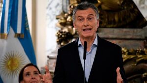 Macri aumenta en 20% los sueldos de las FF.AA. de Argentina