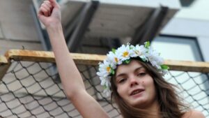 Encuentran muerta a cofundadora del movimiento feminista Femen