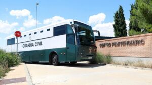Independentistas catalanes son trasladados a cárceles de su región
