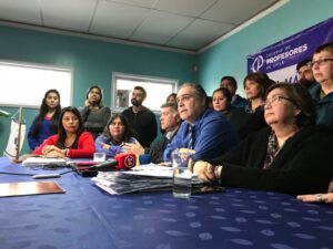 Profesores consideran soluciones como  insuficientes y paro sigue en vacaciones