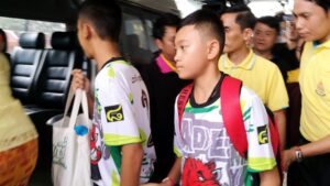 Niños rescatados de cueva en Tailandia son dados de alta