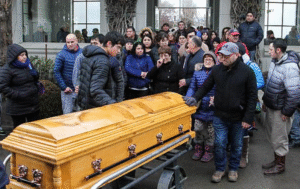 Familiares y amigos dieron el último adiós al pescador Carlos Mansilla