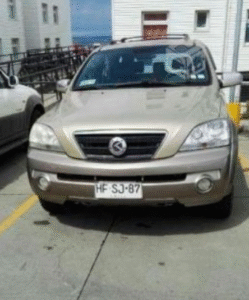 Conductor se da a la fuga tras choque y dueña asegura que su vehículo fue robado