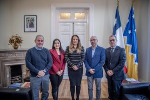 Intendenta de Magallanes se reúne con gremio de logística antártica