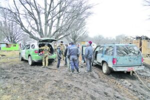 Carabineros detiene a pareja que robó camioneta y asaltó a los vecinos de una toma