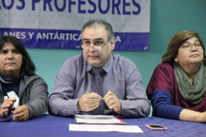 Profesores sostienen reuniones para controlar cumplimiento de compromisos