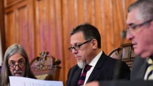 Comisión de Hacienda aprueba en general salario mínimo