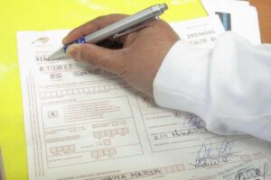 Colegio Médico local discrepa de medida que restringe a solo 150 licencias médicas anuales