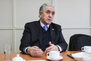 Rector pide disculpas por declaraciones e insta a estudiantes en toma a retomar clases