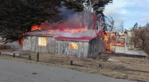 Incendio destruyó casa de huéspedes en el Centro Regional de Investigación Kampenaike
