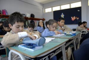 Continúan brechas asociadas al origen socioeconómico