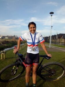 Tania Mansilla, la ciclista magallánica que se tituló campeona nacional de XCO