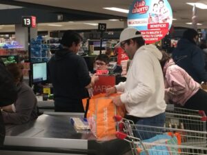De género o plástico: empaquetadores de Punta Arenas no resintieron por retiro de las bolsas que cotaminan