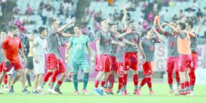 Legión chilena de Avellaneda levantó la Suruga Bank con el Rojo