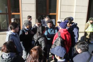 Alumnos del Liceo Industrial protestan por despido en el establecimiento