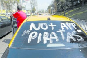 Los roces entre taxistas y choferes de plataforma que preocupan al Gobierno