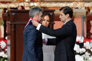 Mario Abdo Benítez asume como nuevo presidente