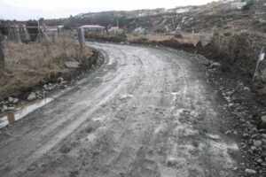 Vecinos del sector Llau Llau agradecidos por los arreglos de los caminos rurales