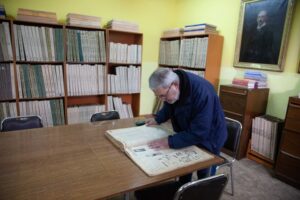 Punta Arenas  cuenta con Biblioteca  Pública de investigación