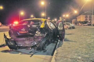 Dos lesionados en violenta colisión por alcance en la Avenida Costanera del Estrecho