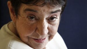 Cantante Cecilia se encuentra hospitalizada