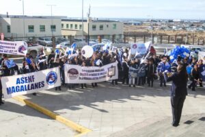 Enfermeras (os) protestaron frente al Hospital Clínico