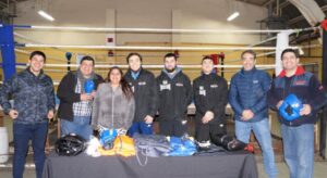 Nova Austral dotó de implementación deportiva a club de boxeo en Porvenir