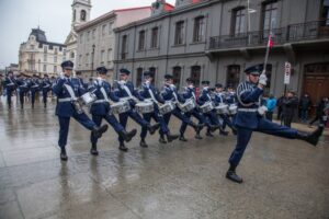 Bajo una intensa llovizna la FACh llevó a cabo el tradicional desfile dominical