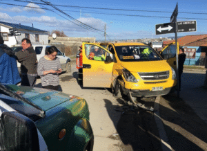 Conductora de bus escolar y tres menores registraron lesiones en accidente de tránsito
