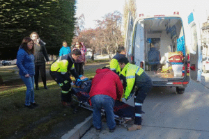 Menor resultó lesionado en atropello mientras cruzaba la calle