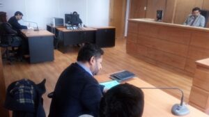 Cinco imputados enfrentaron la justicia por agredir  e intentar quitarles las armas a dos Carabineros