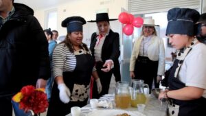 Intendenta María Teresa Castañón acompañó a vecinas en cierre del taller de  vida saludable financiado gracias al 6% del Fondo Social del Go