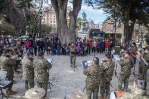 Más de 120 soldados de la V División de Ejército participaron en tradicional desfile