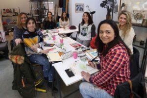 Conoce los diversos talleres que ofrece La Galería en Punta Arenas