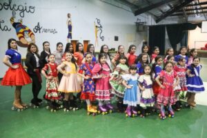 Con cuecas, mote con huesillo y patines, Brisas Magallánicas celebró fiesta del “18”