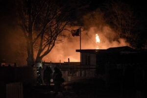 Una familia damnificada dejó voraz incendio en prolongación de Enrique Abello