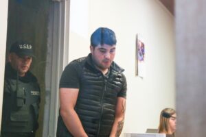 Ebrio intentó fugarse de control policial  pero en pleno escape chocó a tres autos